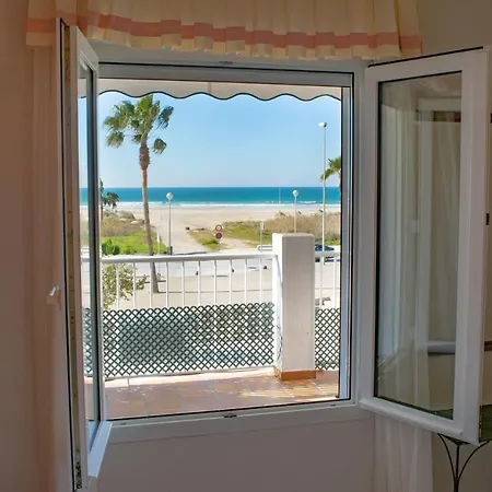 Barbara F Beach-apartment With Terrace And 180º Sea View 公寓
